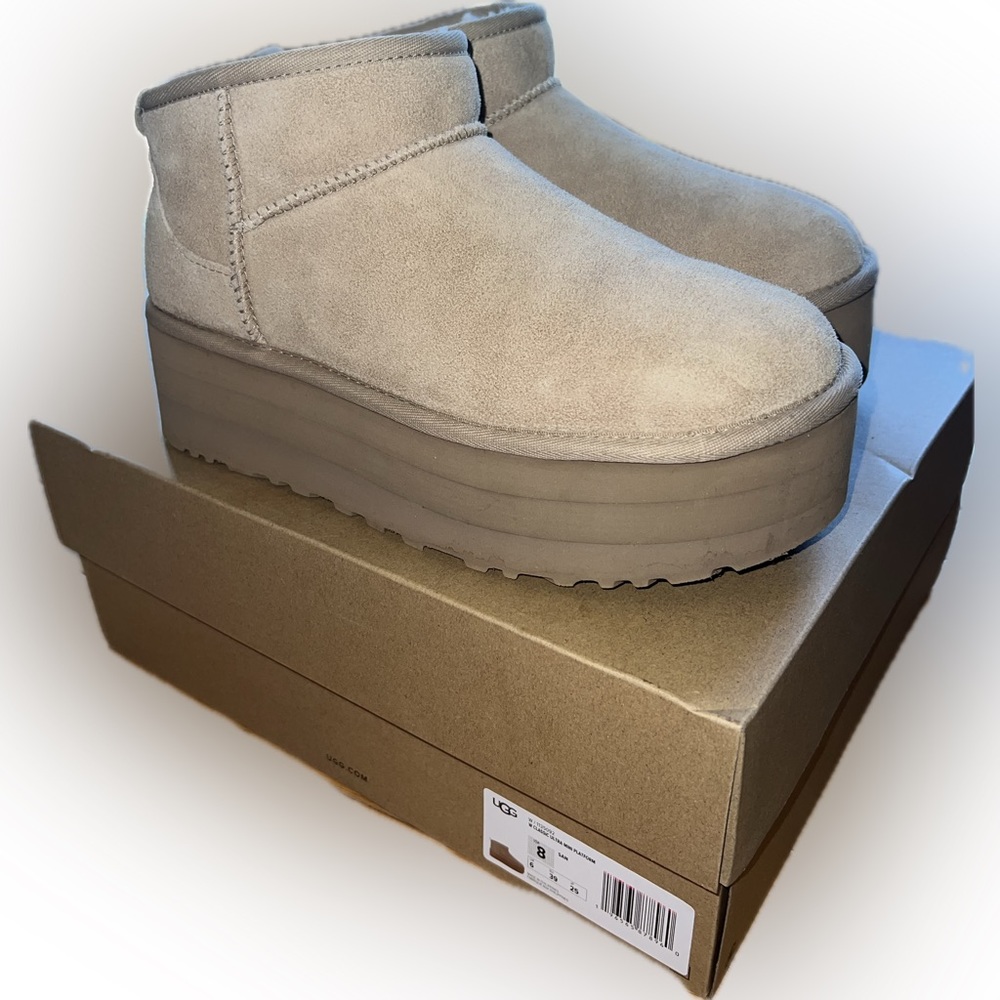 UGG MINI PLATFORM COLOR SAND-Like new
